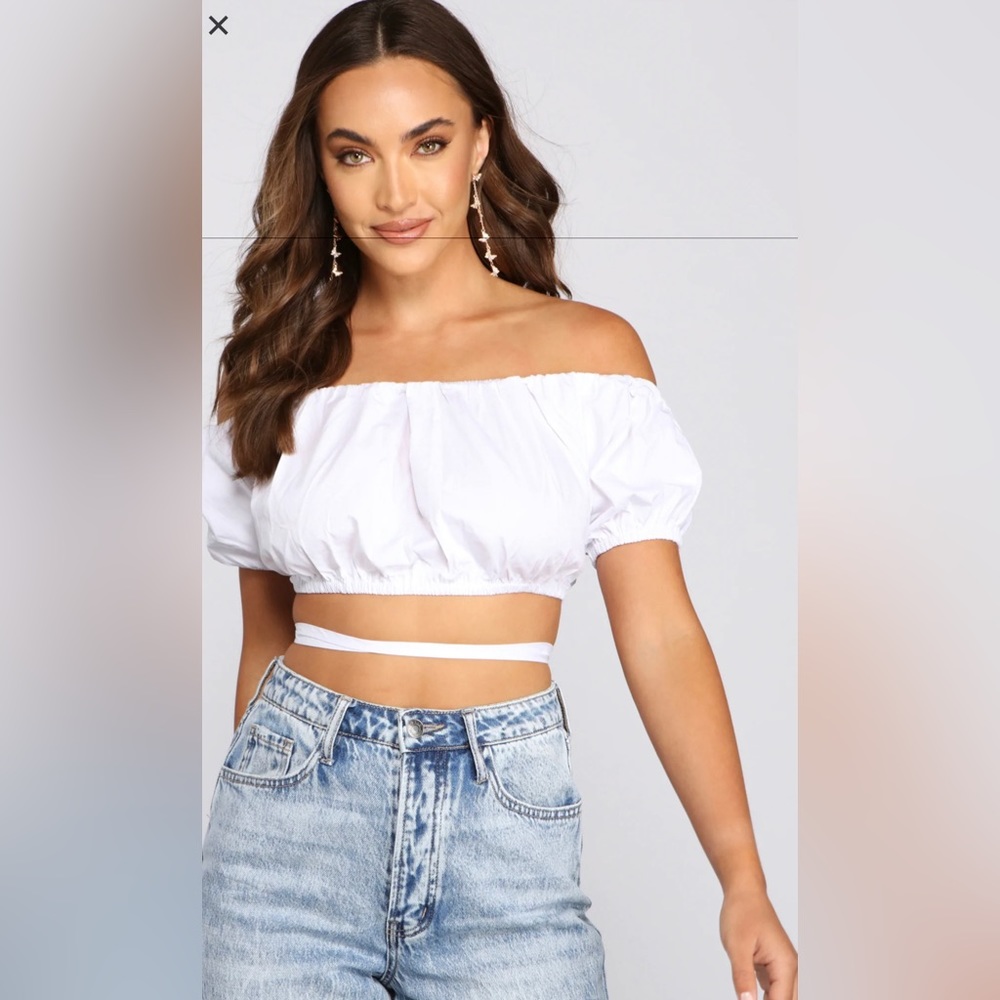 White puff sleeved crop top NWT, Never worn, XS